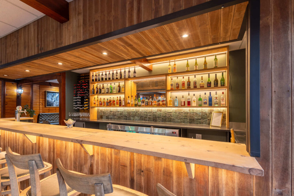 Knysna Log-Inn Wing Bar