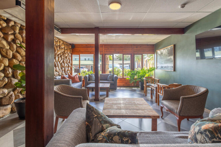 Knysna Log-Inn Wing Lounge Bar Area