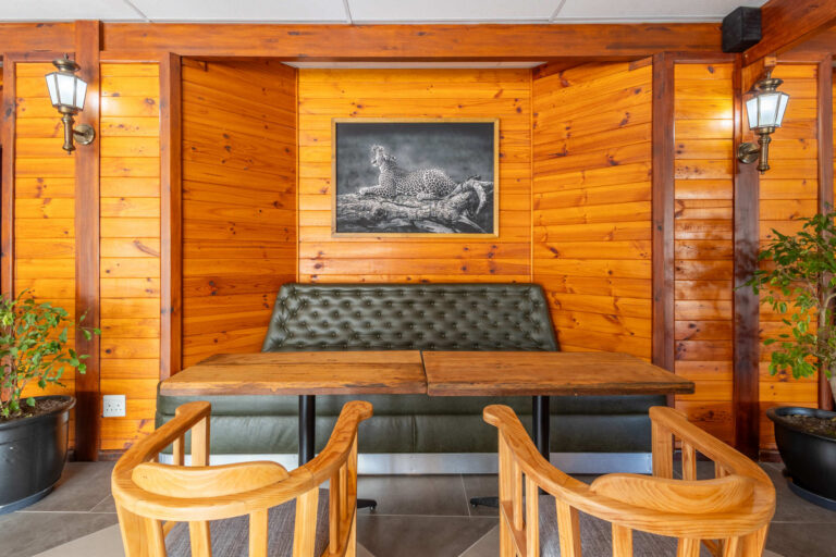 Knysna Log-Inn Wing Lounge Bar Area