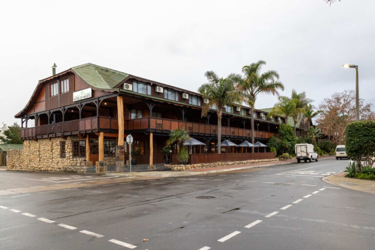 Knysna Log-Inn Wing Exterior